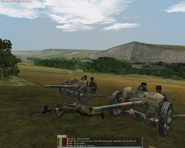 Batterie antichar d�ploy�e � l'�cart de la ville.
