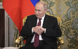 Cliquez sur l'image pour la voir en taille relle

Nom : 1444x920_russian-president-vladimir-putin-listens-to-abkhazian-president-badra-g.jpg
Taille : 1444x920
Poids : 130,2 Ko
ID : 739300