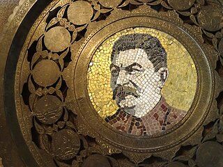 Cliquez sur l'image pour la voir en taille relle

Nom : 1200px-Detail_of_Mosaic_Portrait_-_Gift_to_Stalin_on_70th_Birthday_-_Stalin_Muse.jpg
Taille : 1200x900
Poids : 309,7 Ko
ID : 646800