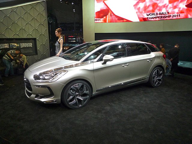 S1-Cararadisiac-au-salon-de-Shanghai-Citroen-DS5-un-cap-dans-l-histoire-de-Citro.jpg