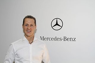 Cliquez sur l'image pour la voir en taille relle

Nom : Michael_Schumacher_Joins_MERCEDES_GP_PETRONAS_a.jpg
Taille : 430x287
Poids : 50,4 Ko
ID : 95620