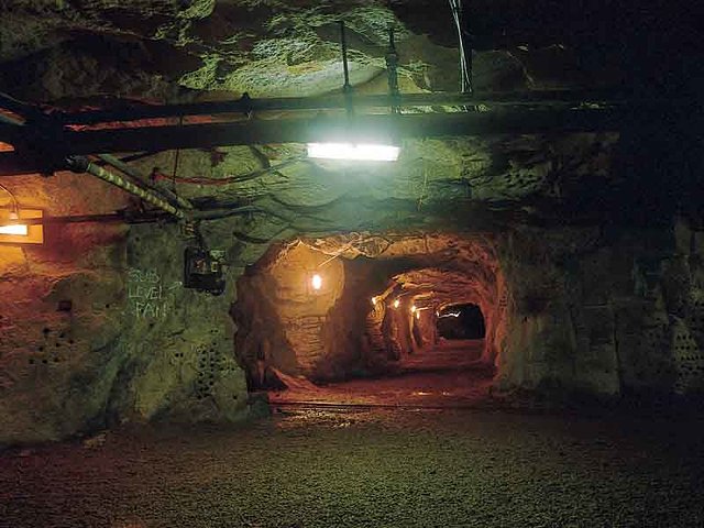 undergrd-mine.jpg undergrd-mine.jpg