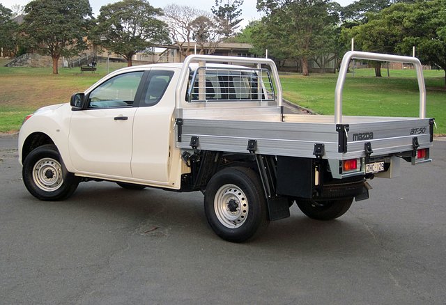 car-mazda-bt-50-xl-cab-05.jpg