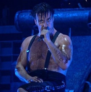 Cliquez sur l'image pour la voir en taille relle

Nom : medium_11_live_2005_till_rammstein.jpg.jpg
Taille : 396x400
Poids : 24,5 Ko
ID : 135032