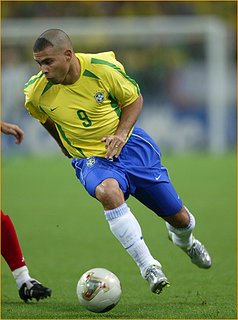 Cliquez sur l'image pour la voir en taille relle

Nom : ronaldo_in_aktion_fr.jpg
Taille : 425x572
Poids : 73,0 Ko
ID : 126062