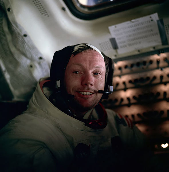 590px-Neil_Armstrong.jpg 590px-Neil_Armstrong.jpg