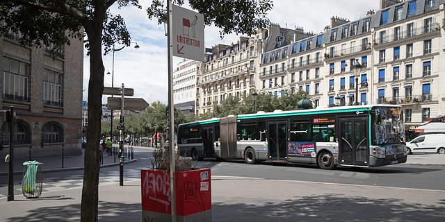 Les-uritrottoirs-urinoirs-ecologiques-font-polemique-a-Paris.jpg Les-uritrottoirs-urinoirs-ecologiques-font-polemique-a-Paris.jpg