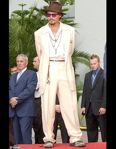 People-trajectoire-mode-johnny-depp-costume-blanc_reference.jpg