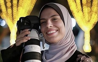 Cliquez sur l'image pour la voir en taille relle

Nom : 1444x920_fatima-hassouna-photojournaliste-palestinienne-heroine-d-un-documentaire-selectio.jpg
Taille : 996x634
Poids : 71,0 Ko
ID : 738574