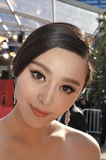 Cliquez sur l'image pour la voir en taille relle

Nom : Fan_Bingbing.jpg
Taille : 478x720
Poids : 57,0 Ko
ID : 188415