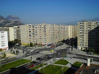 Cliquez sur l'image pour la voir en taille relle

Nom : Grenoble-entre_blvd_Vallier.JPG
Taille : 1280x960
Poids : 196,6 Ko
ID : 141535