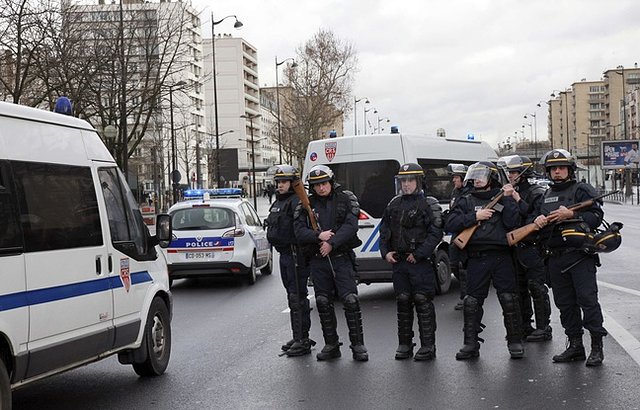 648x415_french-police-officers-arrive-to-take-up-positions-near-porte-de-vincenn.jpg
