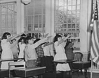 Cliquez sur l'image pour la voir en taille relle

Nom : Students_pledging_allegiance_to_the_American_flag_with_the_Bellamy_salute.jpg
Taille : 370x290
Poids : 84,6 Ko
ID : 736667