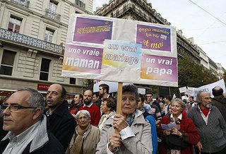 Cliquez sur l'image pour la voir en taille relle

Nom : 1792532_6_9a3c_a-woman-holds-a-placard-reading-a-real-mother_bea7d344abd6a824b2fa1a84bc4d73e5.jpg
Taille : 952x650
Poids : 124,7 Ko
ID : 178077