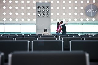 Cliquez sur l'image pour la voir en taille relle

Nom : Faces-of-the-world-mexico-city-airport-man-alone-with-couple-on-the-background-hugging.jpg
Taille : 950x633
Poids : 167,1 Ko
ID : 152428