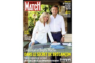 Cliquez sur l'image pour la voir en taille relle

Nom : Exclusif-Emmanuel-et-Brigitte-Macron-dans-le-secret-de-Bregancon.jpg
Taille : 2000x1332
Poids : 246,0 Ko
ID : 656558