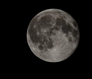 Cliquez sur l'image pour la voir en taille relle

Nom : Lune500tamron.jpg
Taille : 1024x883
Poids : 246,7 Ko
ID : 81178