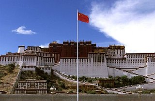 Cliquez sur l'image pour la voir en taille relle

Nom : tibet-2-a-chinese-flag-flies-in-front-of-the-potala-palace-in-lhasa_270.jpg
Taille : 605x395
Poids : 41,7 Ko
ID : 401509