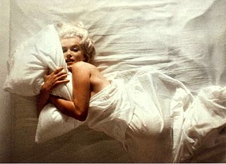 Cliquez sur l'image pour la voir en taille relle

Nom : marilyn3.jpg
Taille : 445x323
Poids : 21,6 Ko
ID : 26339