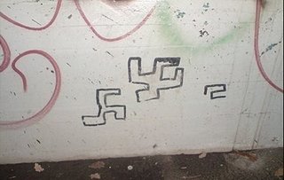 Cliquez sur l'image pour la voir en taille relle

Nom : nazi-fail.jpg
Taille : 600x381
Poids : 133,0 Ko
ID : 173749