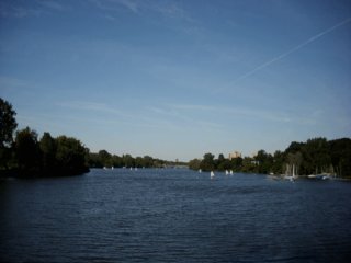 Cliquez sur l'image pour la voir en taille relle

Nom : DSCI0233.gif
Taille : 800x600
Poids : 263,8 Ko
ID : 141569