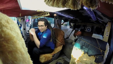 Bande-annonce "La Migration Massive Online" de Guild Wars 2 (VOSTFR)