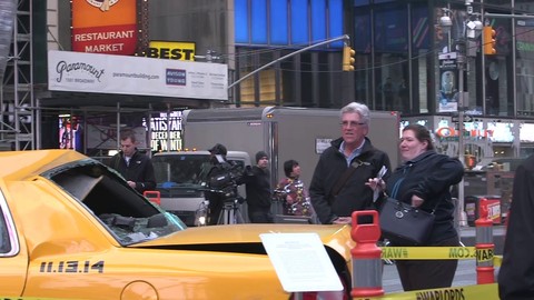 La Horde de fer invahit Time Square