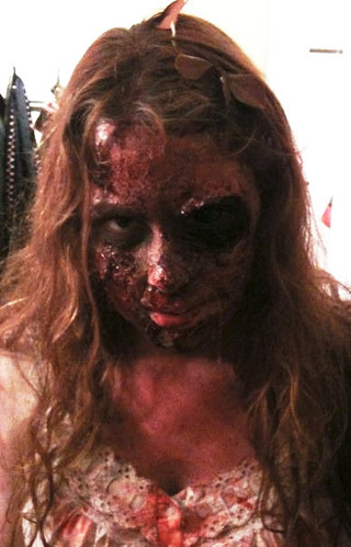 Emily Diehl grimmée pour la ZomBcon, convention dédiée à l'horreur