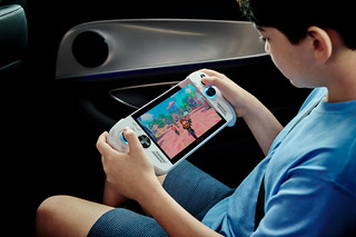 ROGXboxAllyHandheld Lifestyle1