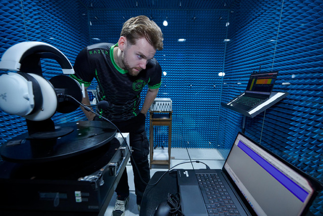 Niko2025EsportPlayerRazerOfficeSoundChamberEngineeringRoom8 000