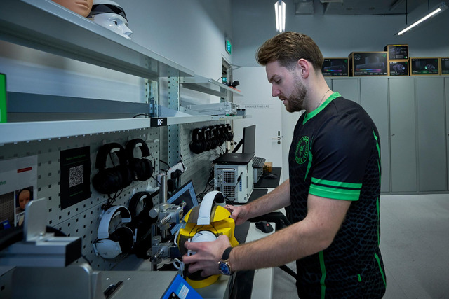 Niko2025EsportPlayerRazerOfficeSoundChamberEngineeringRoom1 000