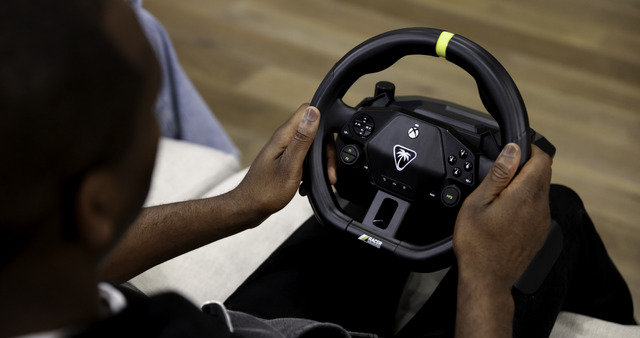 TB Racer Wireless Wheel Lifestyle2