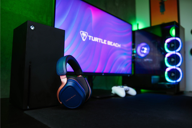 TurtleBeachStealth700XBCobaltLifestyleImage5