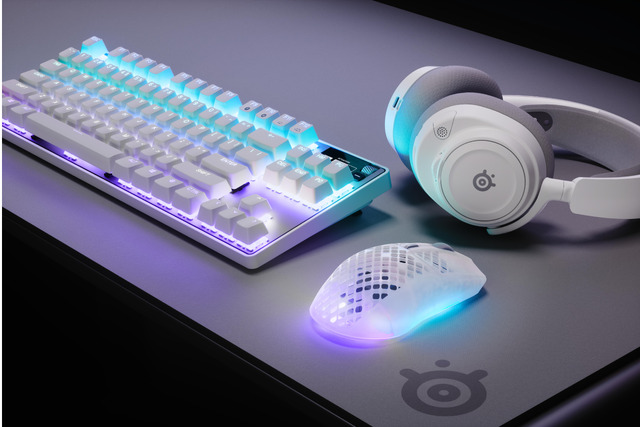 SteelSeries Aerox 3 Wireless Gen 2 - Aerox 3 wl gen 2 ghost context in situ