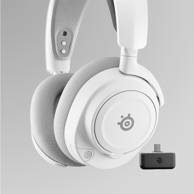 SocialMediaShots arctis nova 7 wl gen 2 white instagram 4000x4000 02