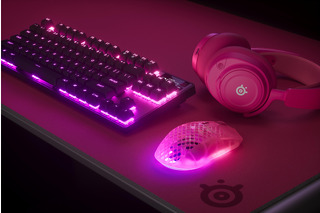 SteelSeries Aerox 3 Wireless Gen 2 - Aerox 3 wl gen 2 magenta haze context in situ