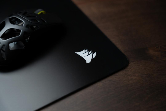 MMGLASSBlack UpperRightCorner01