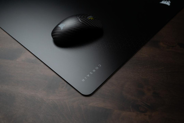 MMGLASSBlack LowerRightCorner01