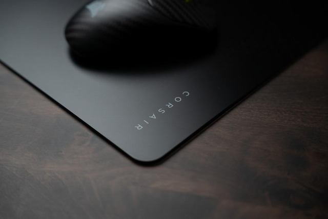 MMGLASSBlack LowerRightCorner03