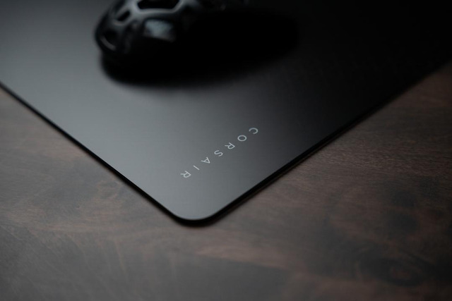 MMGLASSBlack LowerRightCorner04