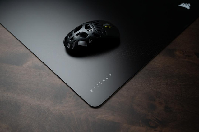 MMGLASSBlack LowerRightCorner05