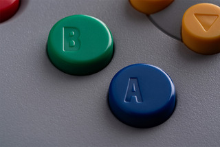 Closeups 8BitDo64BluetoothControllerGreySceneImage 09