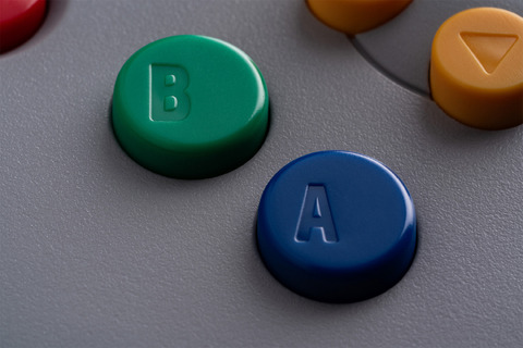 Closeups 8BitDo64BluetoothControllerGreySceneImage 09