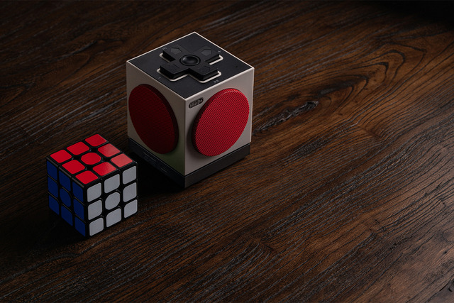 RetroCube2Lifestyleshots RetroCube2Lifestyle3
