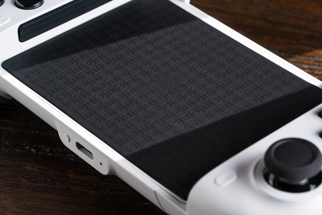 JPEG UltimateMobileGamingController scene 2560 1