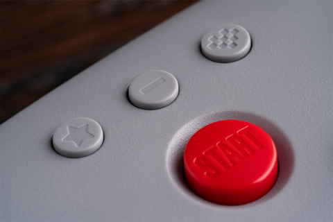 Closeups 8BitDo64BluetoothControllerGreySceneImage 06