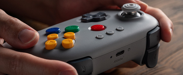 Lifestyle 8BitDo64BluetoothController5wide