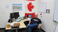 Le concepteur en chef de Champions Online Randy « Arkayne » Mosiondz dans son bureau.