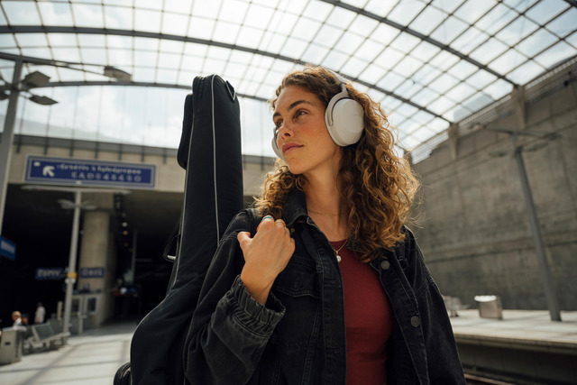 PIC AVENTHO300 24 07 City Girl Trainstaion v1