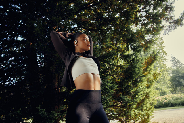 AMIRON200 PIC AMIRON200 25 07 Ljublijana Woman Park white v4